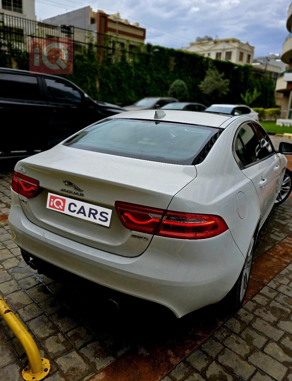 جاكوار XE